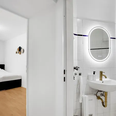 3 Bedroom In Kreuzberg Apartment *
