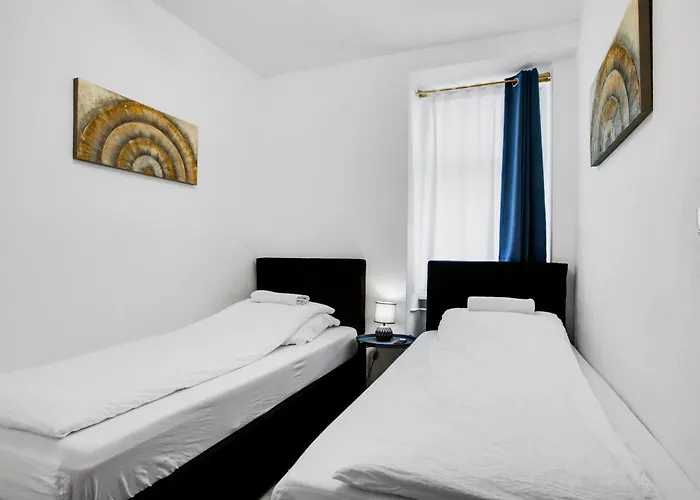 3 Bedroom In Kreuzberg Daire *